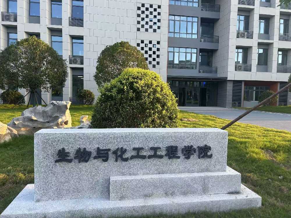嘉兴市扬州职业大学体育场高杆灯项目